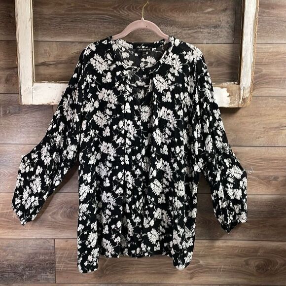 LANE BRYANT Ladies Floral Rayon 3/4 Sleeve Flowy Blouse Size 22/24 Black White - Picture 3 of 12